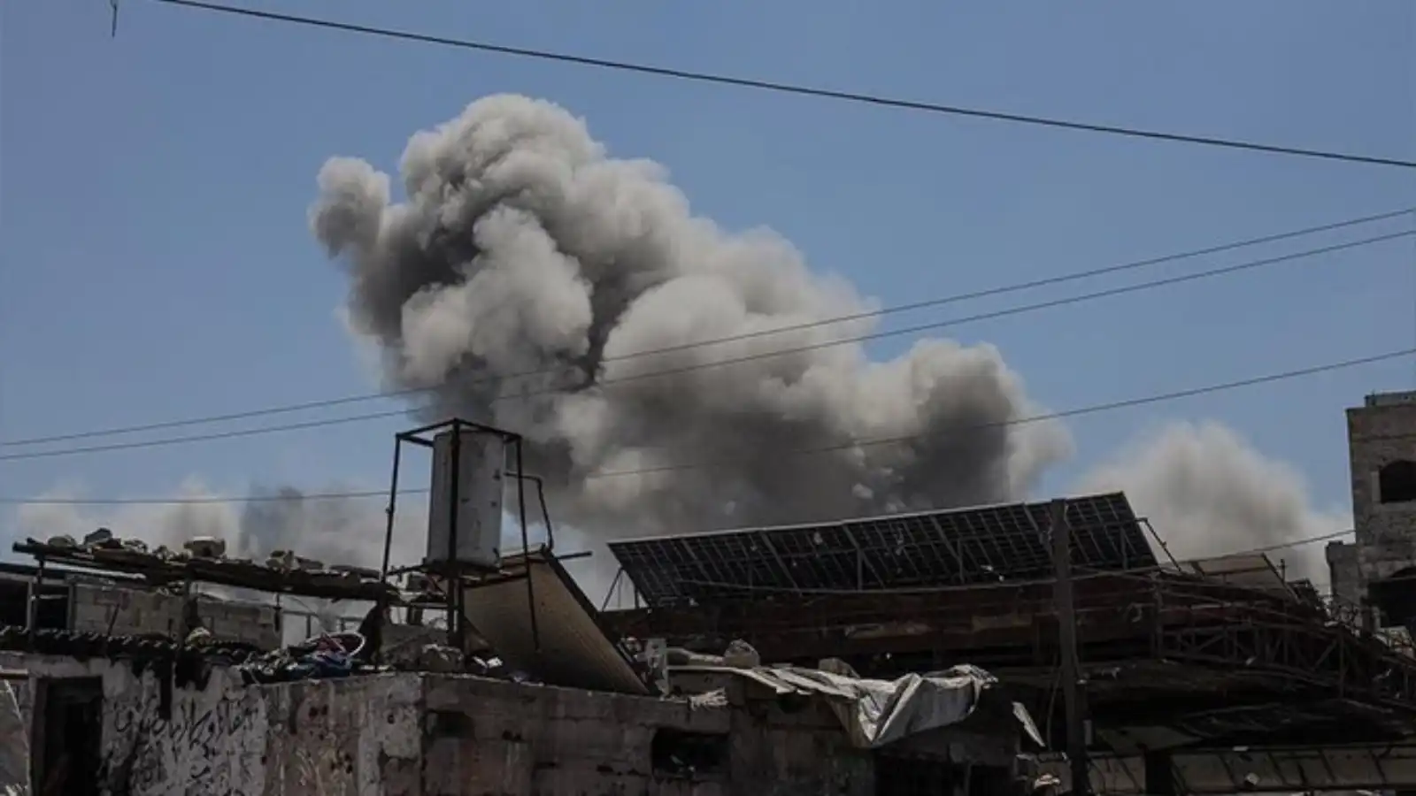 عشرات القتلى في غارات إسرائيلية مكثفة على غزة (فيديو)