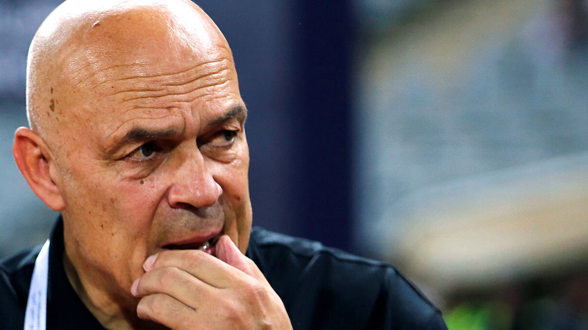 غروس يشعل خلافًا في النادي الأهلي السعودي