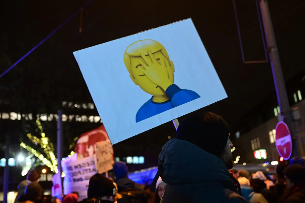 رموز "الإيموجي" تحمل معنى مختلفا في الصين