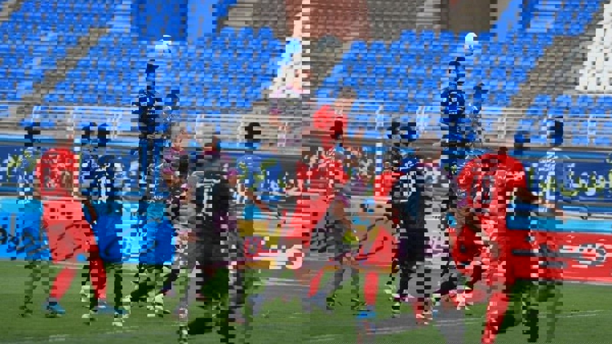 تسليم نصف مبنى برسبوليس لشركة لسداد ديون مارك فيلموتس مدرب منتخب إيران السابق