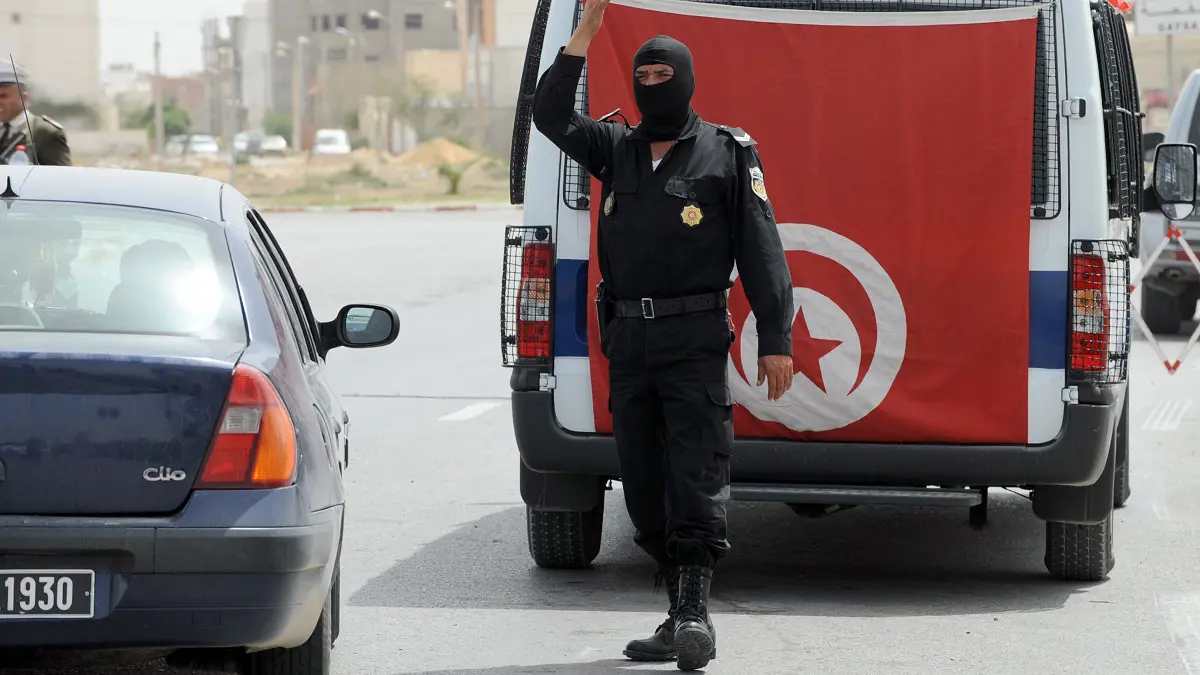 مقتل شرطي تونسي وإصابة آخر  على يد متشدد في بنزرت