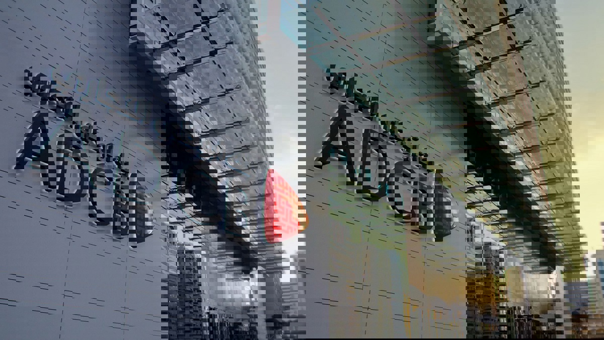 بنك أبوظبي التجاري يجري محادثات مع إن.إم.سي هيلث بشأن ديون قيمتها 981 مليون دولار‎