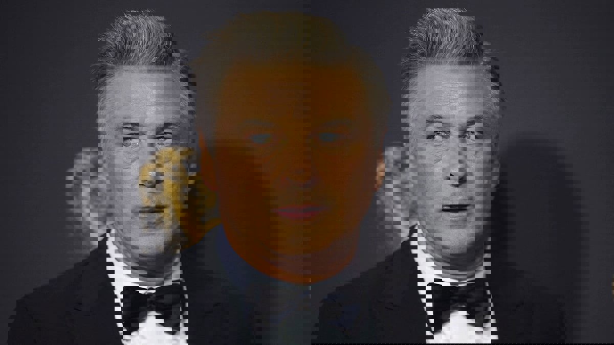 "أليك بالدوين" يسلم هاتفه للمحققين في حادث إطلاق النار خلال تصوير فيلم "راست"