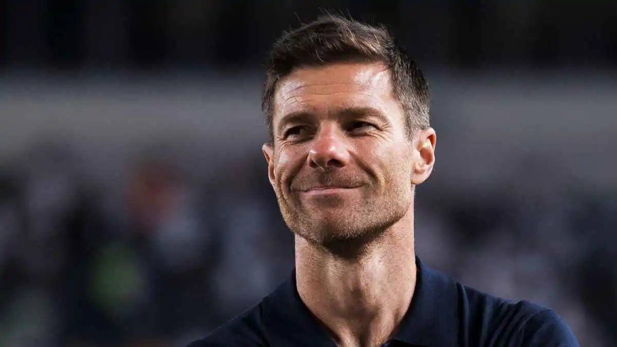 تعال وأنقذنا.. جمهور ليفربول يوجه رسالة عاجلة إلى تشابي ألونسو (صور)