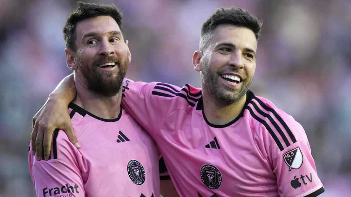 ميسي يودّع جوردي ألبا برسالة مؤثرة بعد إعلان اعتزاله (صورة)