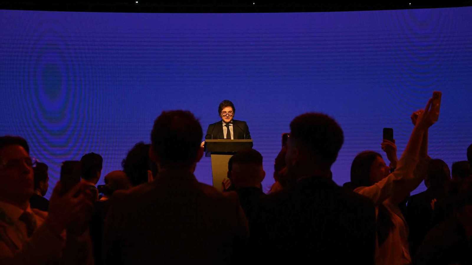 مستقبله السياسي على المحك.. أزمات تهدد "المعجزة الاقتصادية" لرئيس الأرجنتين