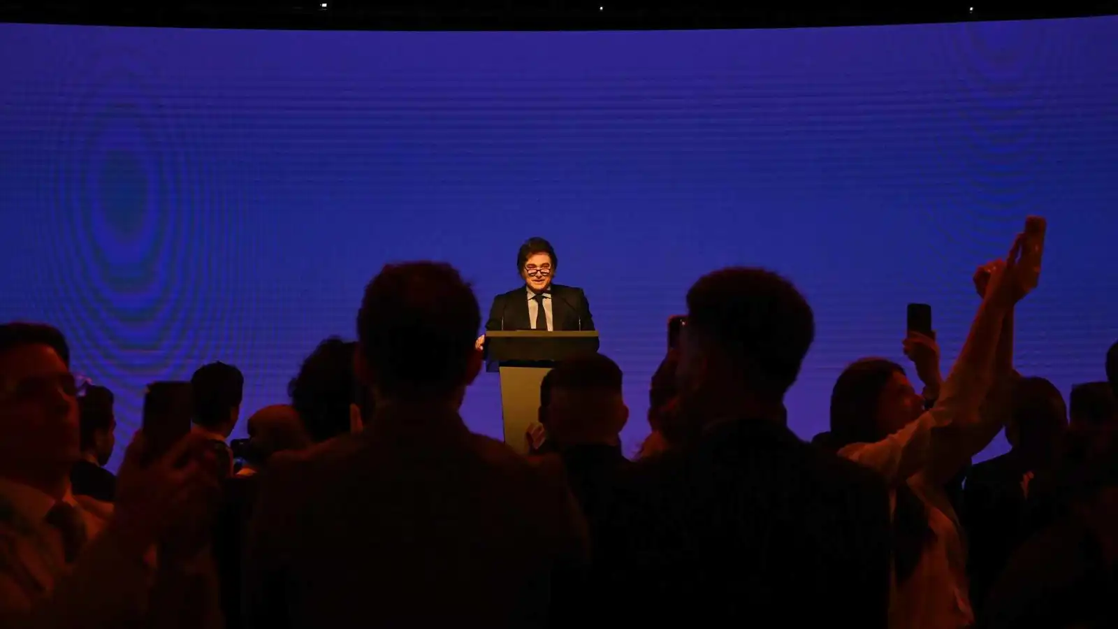 مستقبله السياسي على المحك.. أزمات تهدد "المعجزة الاقتصادية" لرئيس الأرجنتين