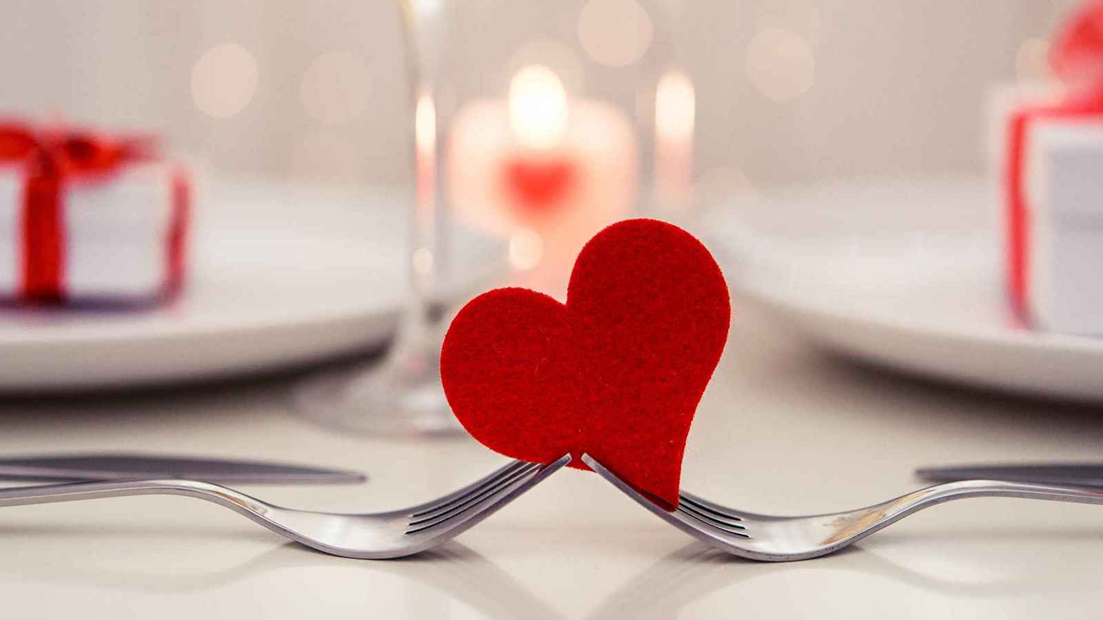 "عشاء عيد الحب".. لماذا يعتبر التجربة الأسوأ خارج المنزل؟