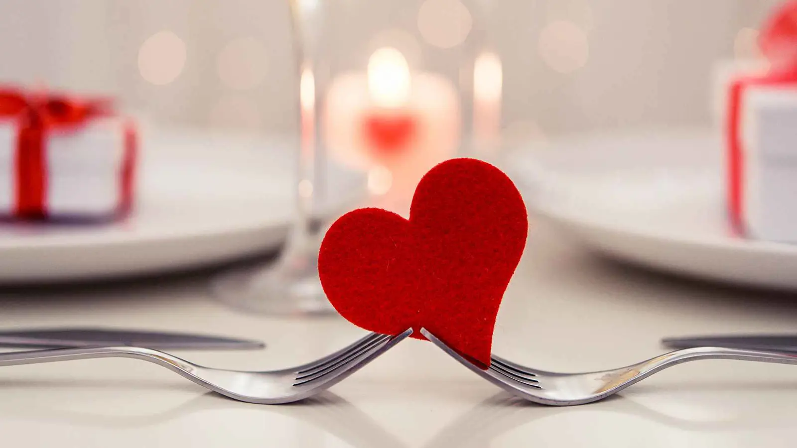 "عشاء عيد الحب".. لماذا يعتبر التجربة الأسوأ خارج المنزل؟