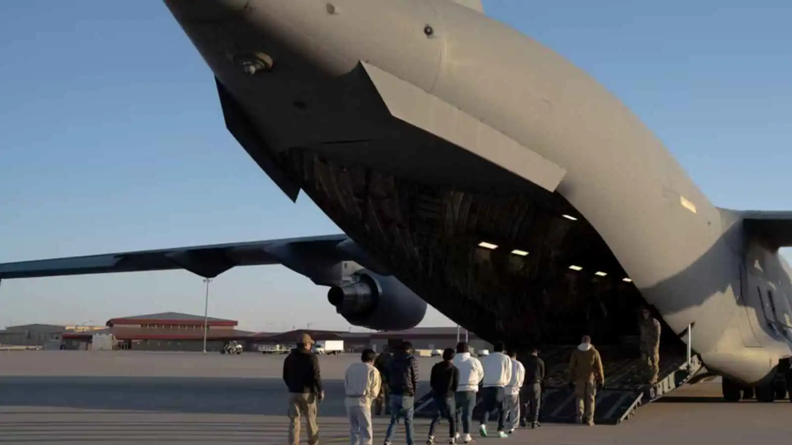 صفقات ترامب الخفية في أفريقيا.. حوافز مالية لقبول المهاجرين المُرحلين