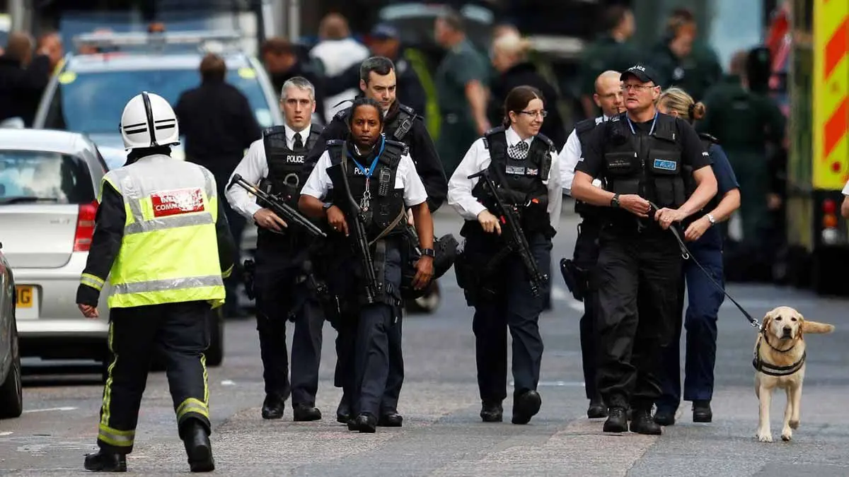 الشرطة البريطانية توقف مشتبهًا به طعن 5 أشخاص