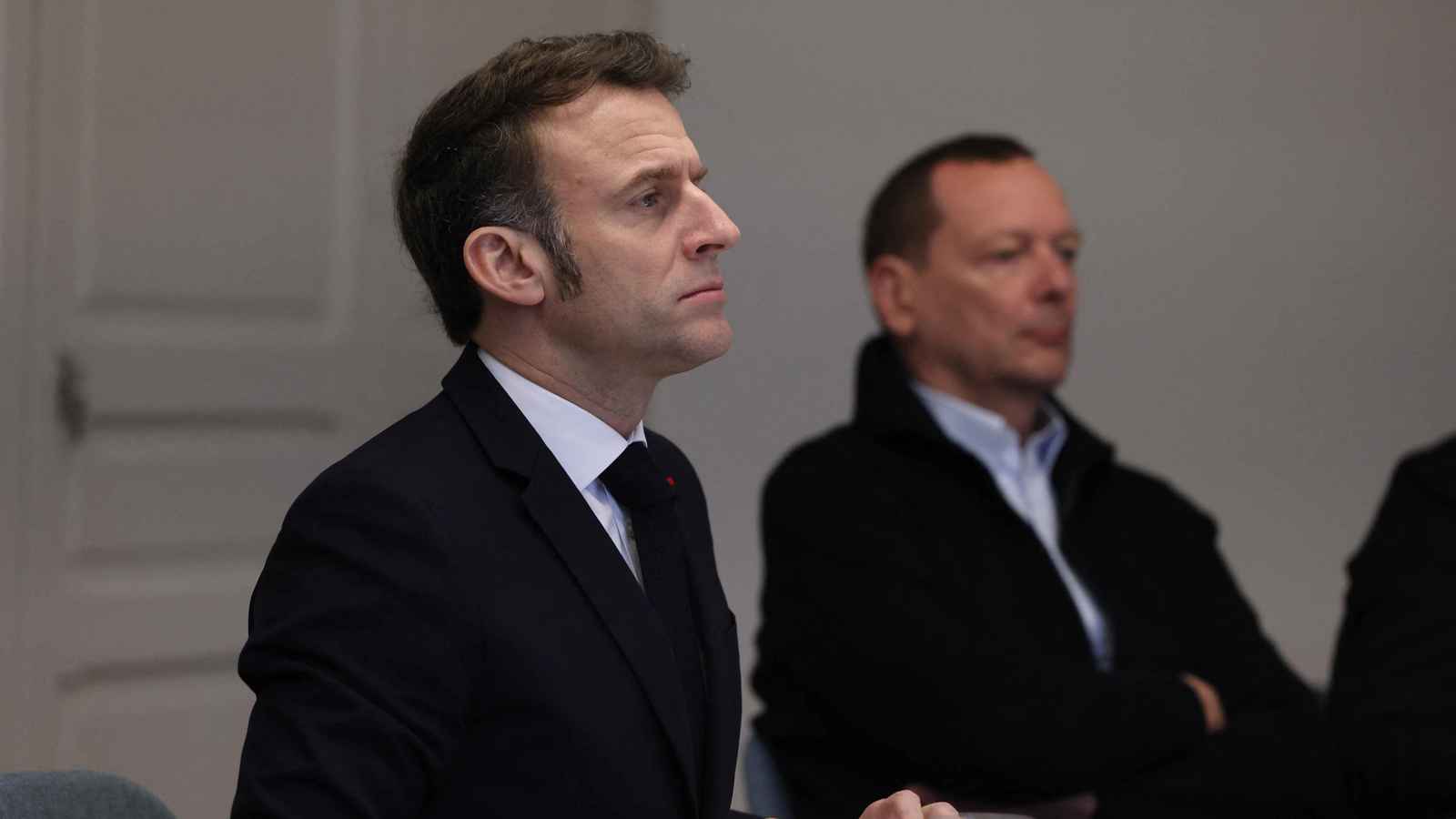 ماكرون يشكك بنوايا بوتين تجاه أوكرانيا ويدعو للضغط على روسيا