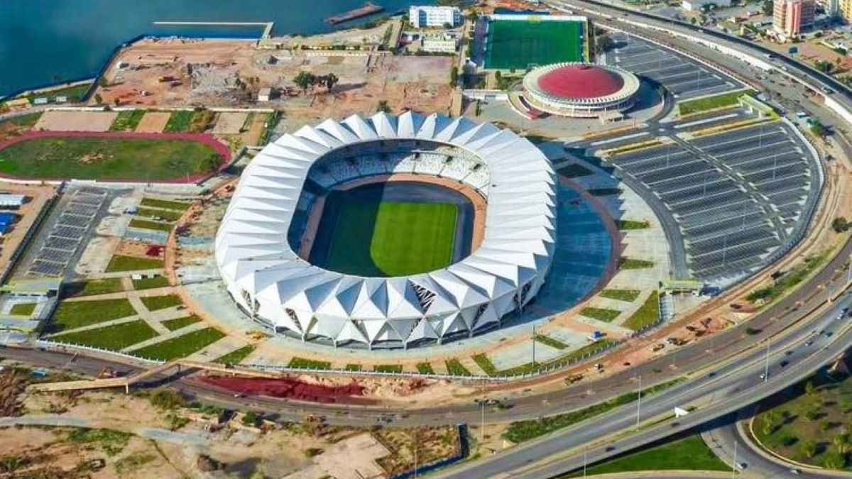 "كاف" يزور ملعب بنغازي لتأهيله لاحتضان مباريات منتخب وأندية ليبيا (صور)