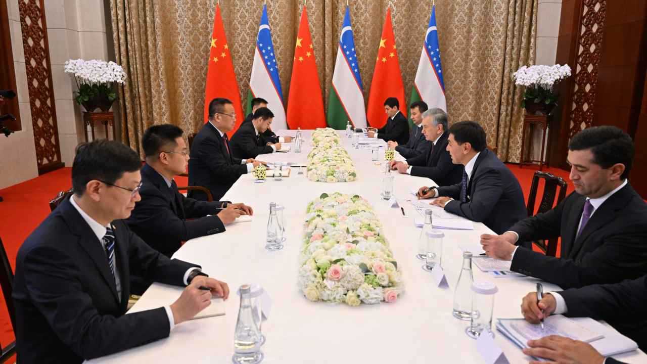 بين روسيا والصين.. أوزبكستان تسير على حبل مشدود لتحقيق "الحلم النووي"