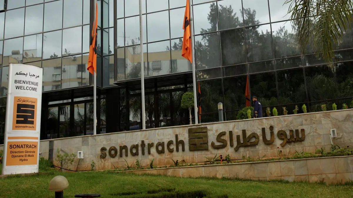 تحقيقات الفساد تجرّ وزيرين سابقين والمدير السابق لسوناطراك في الجزائر