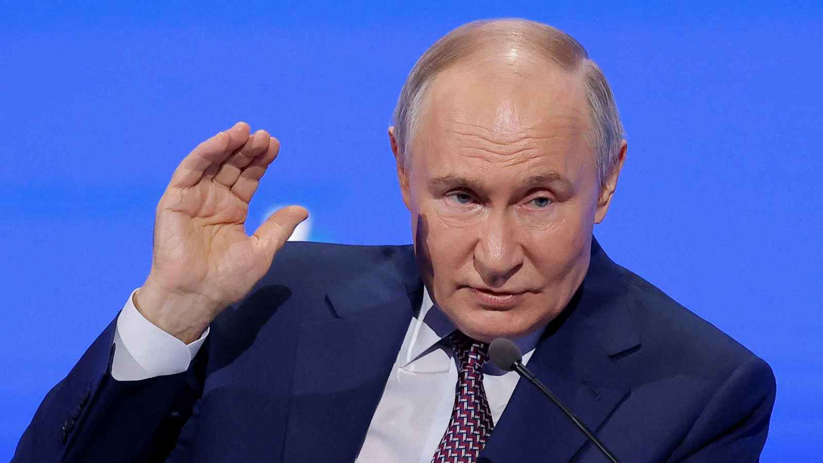 الحرب الأوكرانية.. هل تصبح الهدنة الروسية بداية لمفاوضات حقيقية؟