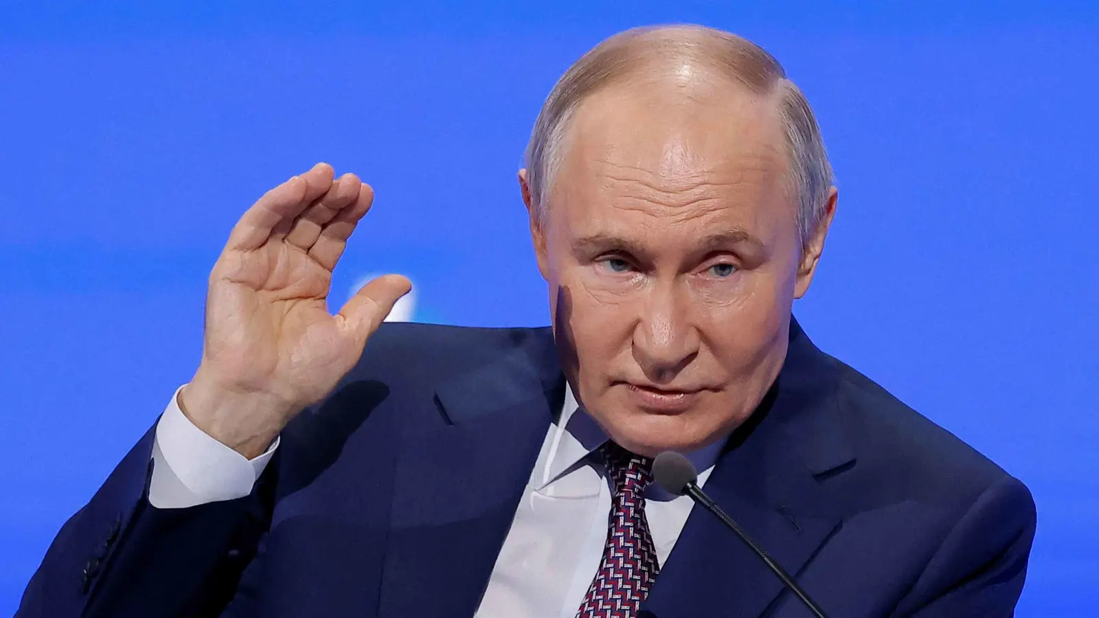 الحرب الأوكرانية.. هل تصبح الهدنة الروسية بداية لمفاوضات حقيقية؟