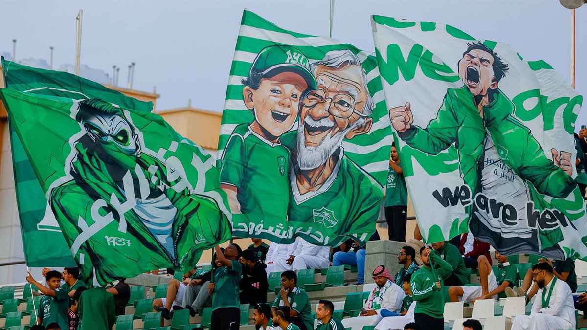 لا تنسحبوا.. جماهير الأهلي السعودي تفاجئ الهلال بـ "تيفو مثير" (صورة)