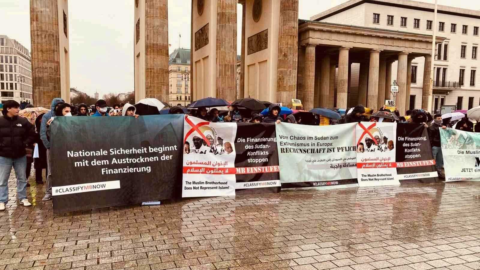 من برلين إلى جنيف.. مظاهرات تطالب بتجفيف تمويل "الإخوان"