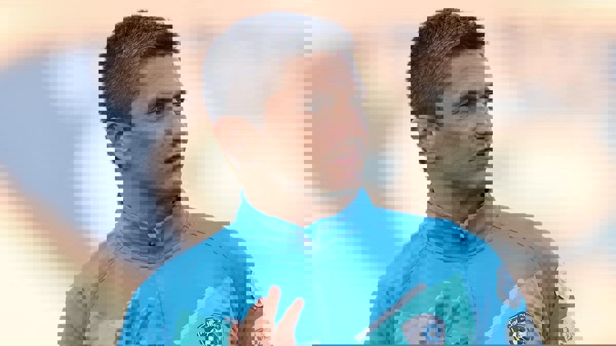 الهلال السعودي يعلن إصابة مدربه رازفان لوشيسكو بفيروس كورونا
