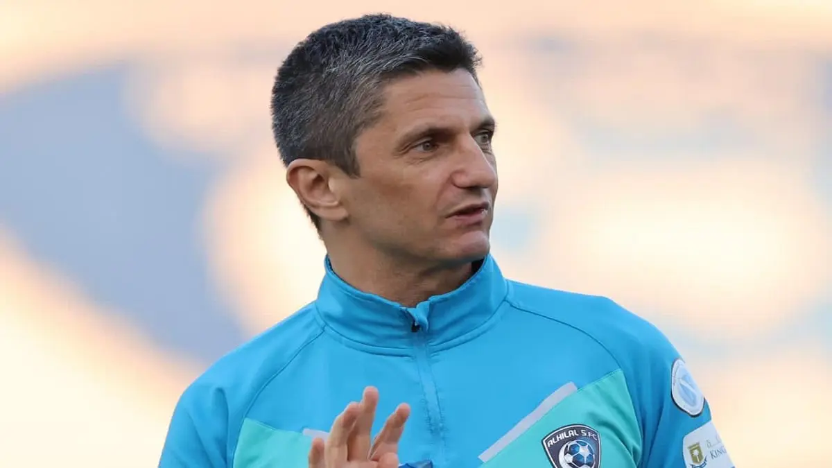 الهلال السعودي يعلن إصابة مدربه رازفان لوشيسكو بفيروس كورونا