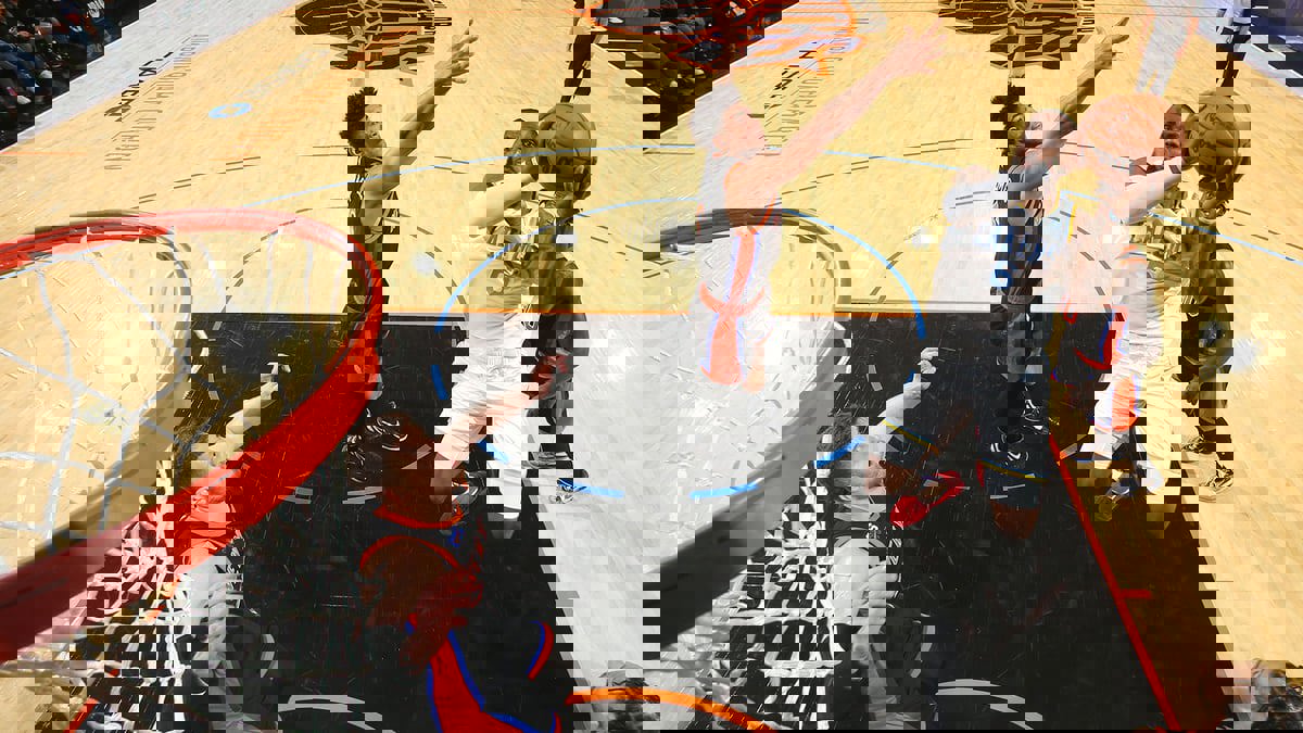 NBA.. ليبرون جيمس يقترب من رقم كريم عبد الجبار القياسي في فوز ليكرز على نيكس