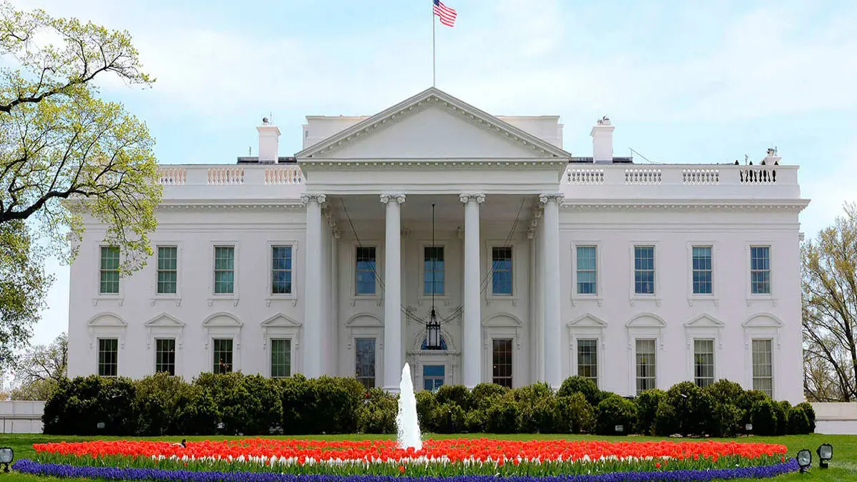 مسؤولون كبار بالبيت الأبيض يبحثون خفض الضرائب