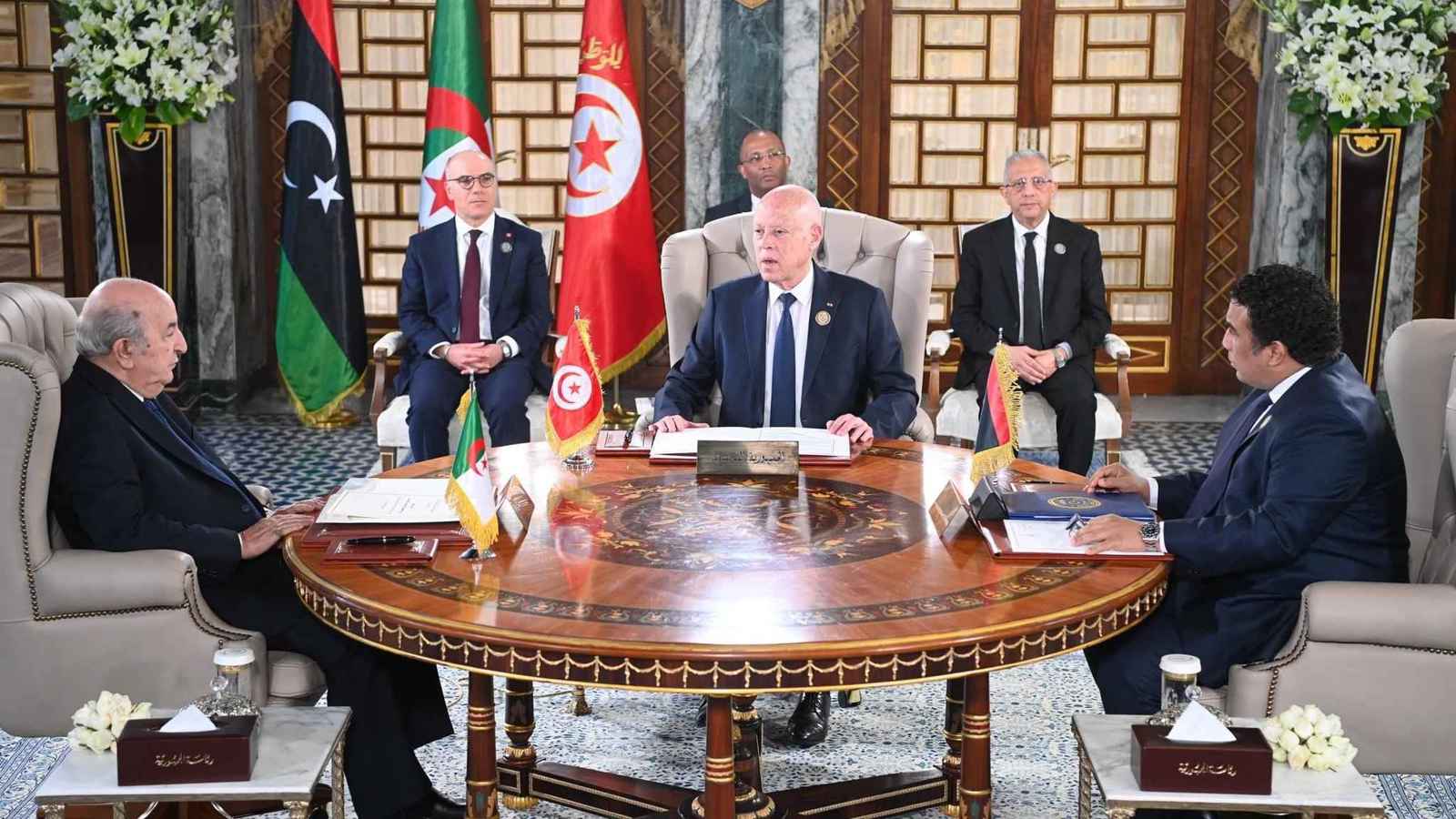غموض حول التوقيت والملفات.. قمة ثلاثية مرتقبة بين تونس وليبيا والجزائر
