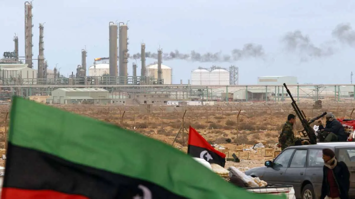 مؤسسة النفط الليبية ترفع التجميد عن عوائد النفط
