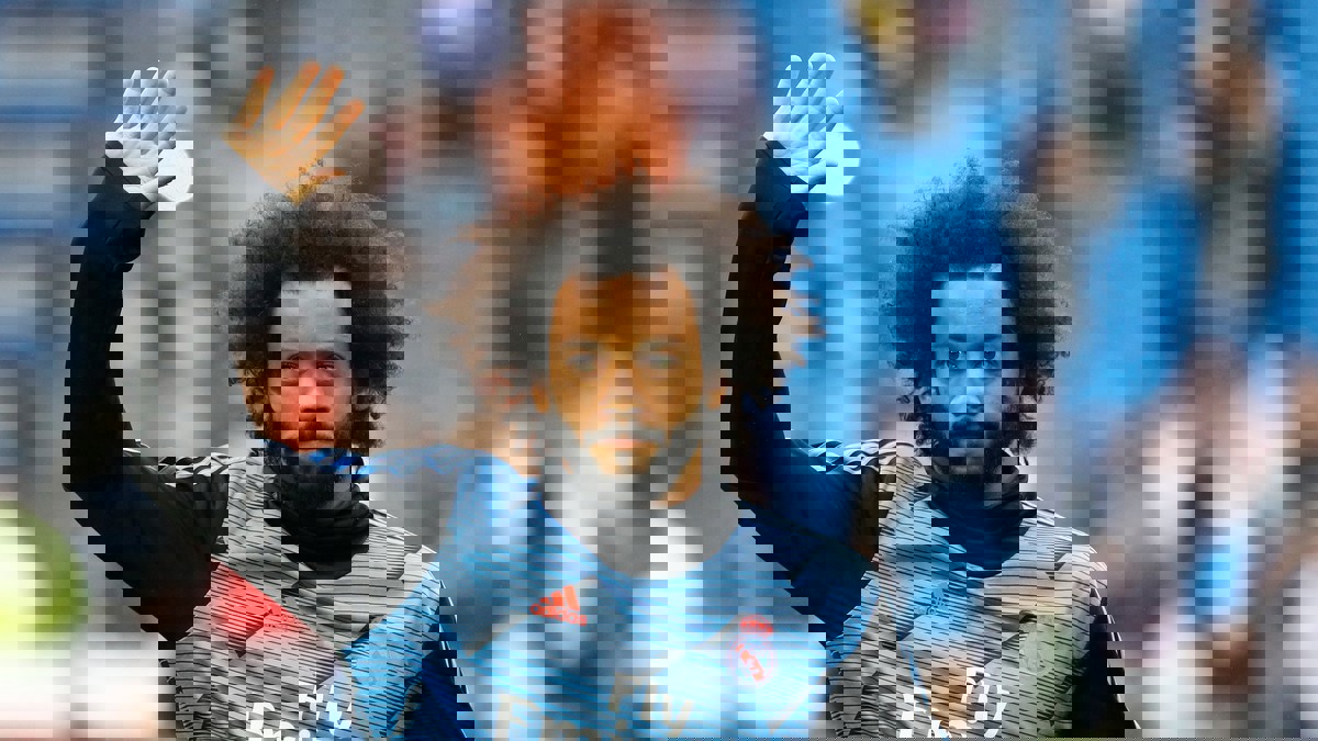 بعد انتشار صورته حزينا.. حقيقة صافرات الاستهجان ضد مارسيلو بعد تبديله أمام إشبيلية (فيديو)