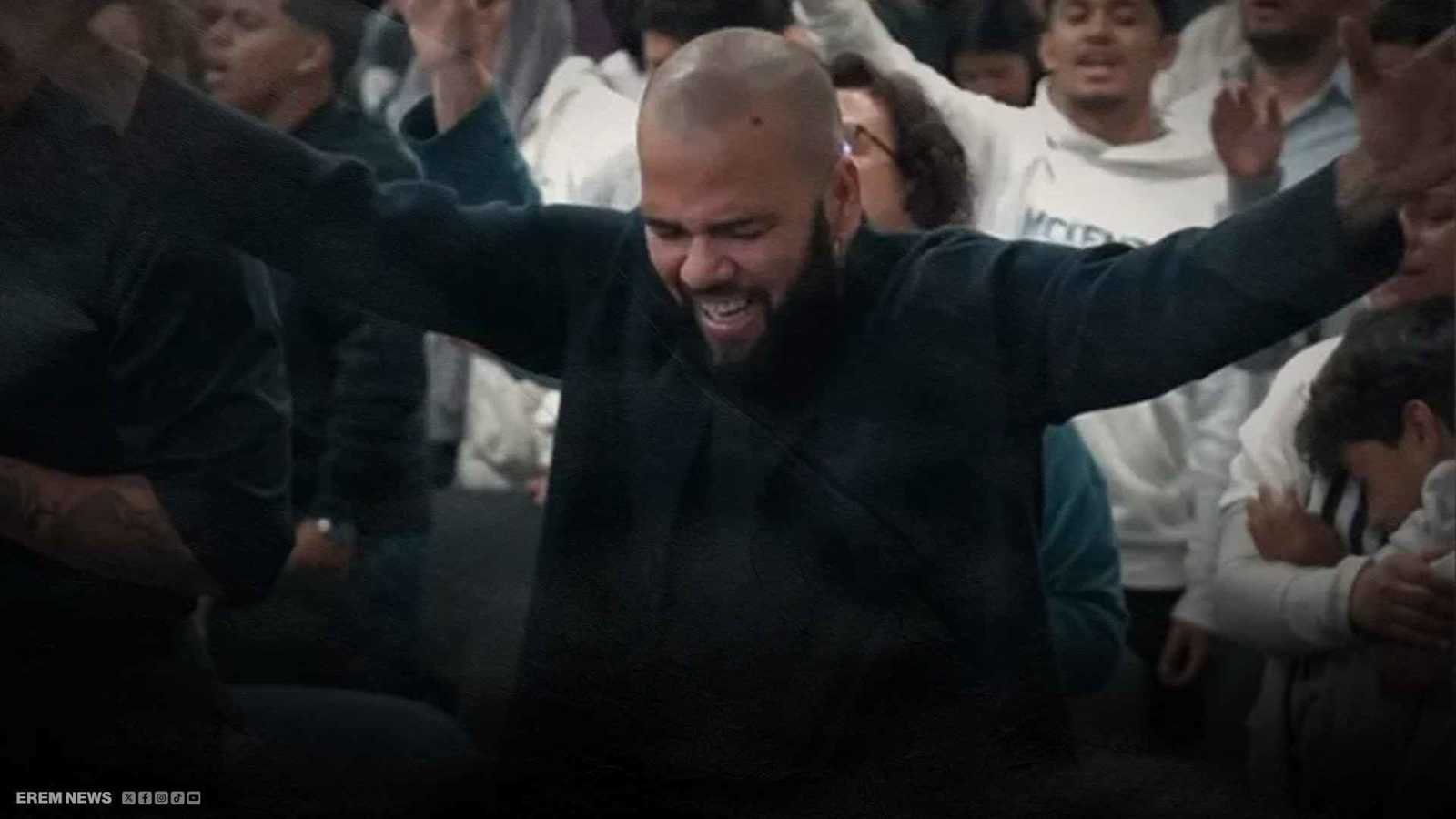 من السجن إلى الكنيسة.. داني ألفيس يصبح واعظا دينيا (فيديو)