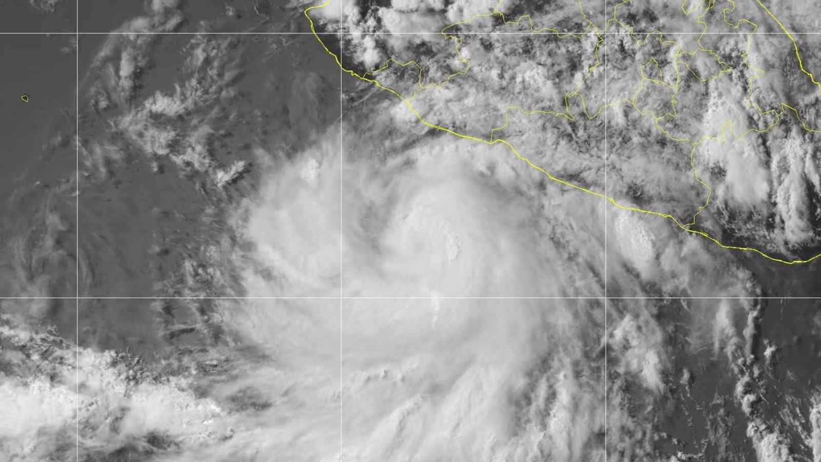 المكسيك.. "فلوسي" تتحول لإعصار وتهديد الأمطار يتصاعد (صور)
