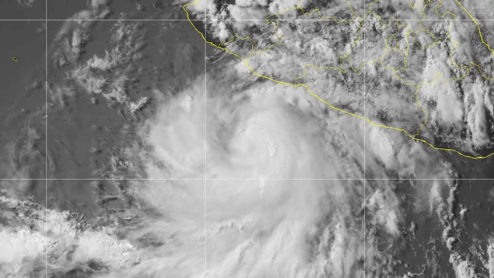 المكسيك.. "فلوسي" تتحول لإعصار وتهديد الأمطار يتصاعد (صور)