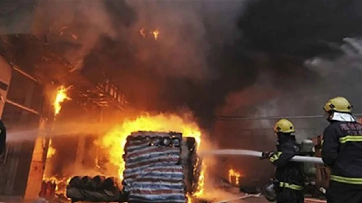 مصر.. حريق مروع في مصنع للغزل والنسيج بكفر الشيخ (فيديو وصور)