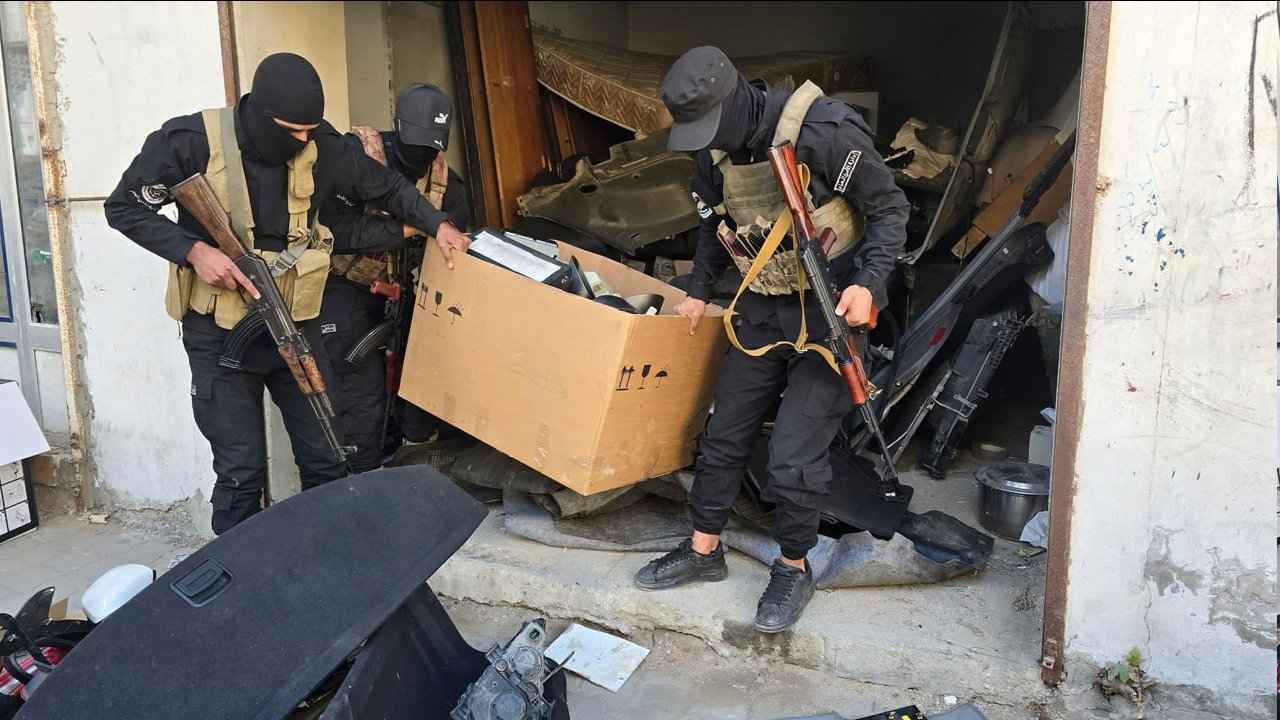 ضبط مستودع مسروقات في اللاذقية.. ما القصة؟ (صور)