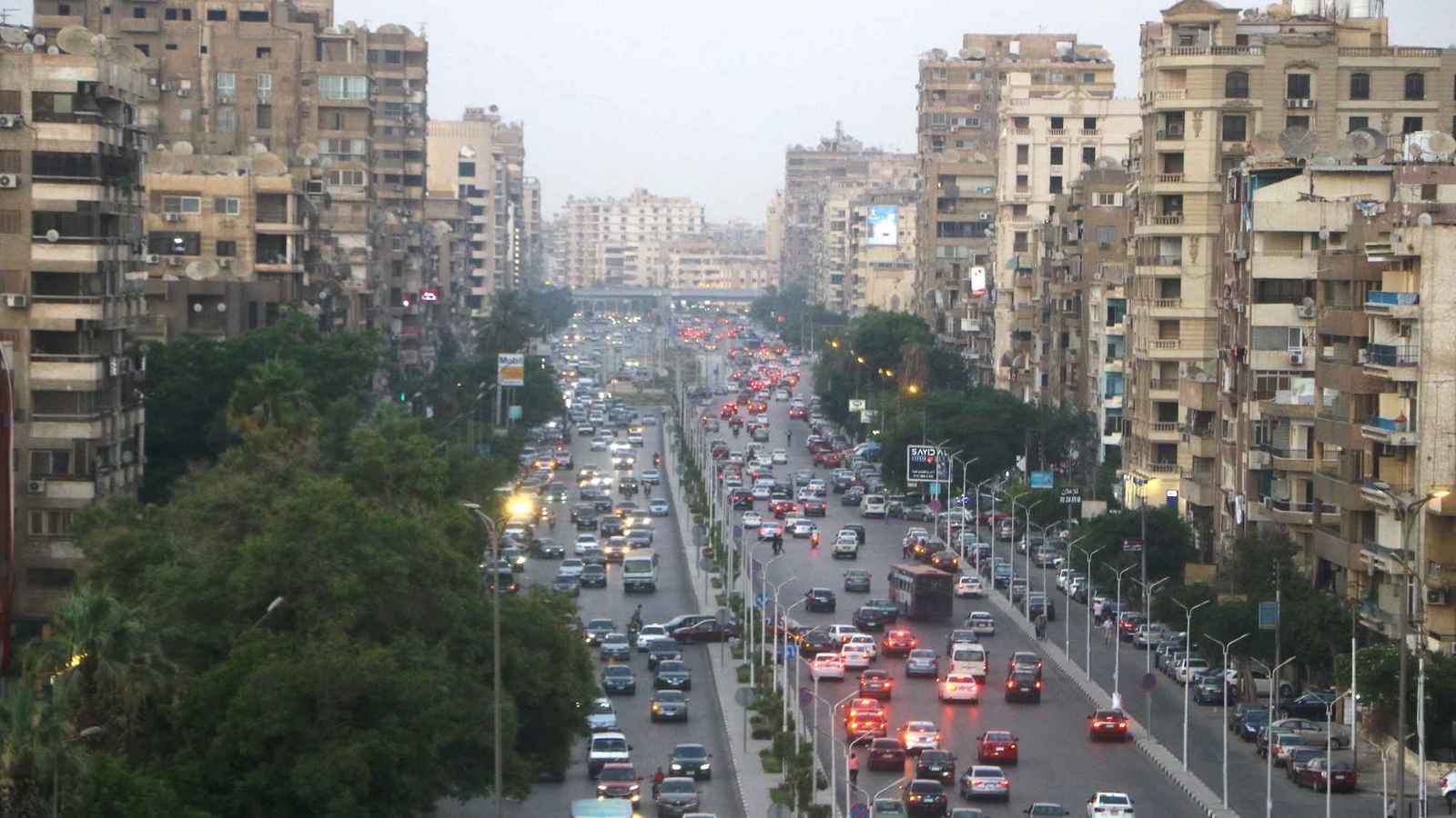 "بحر الأضواء الحمراء".. 24 ساعة اختناق مروري في الصين (فيديو إرم)