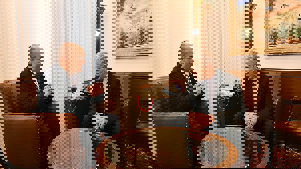 بينيت يسلم لابيد مهام رئيس الوزراء في إسرائيل