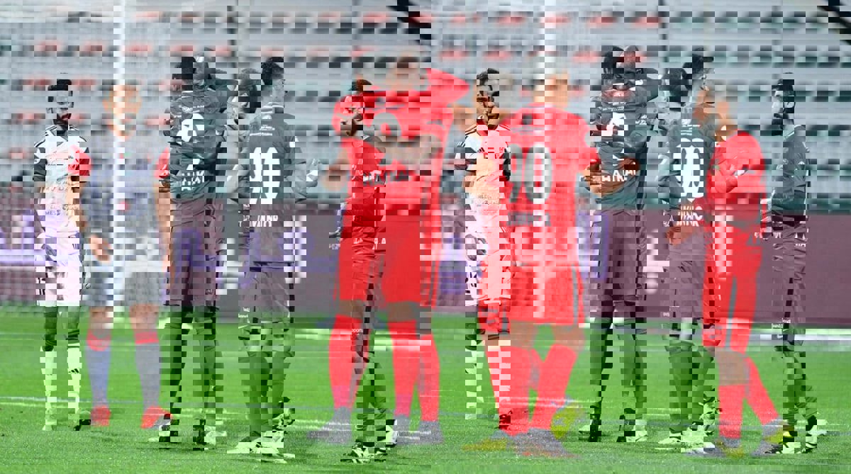 شباب الأهلي دبي يتعادل أمام الجزيرة ويحافظ على صدارة ترتيب الدوري الإماراتي مؤقتًا (فيديو)