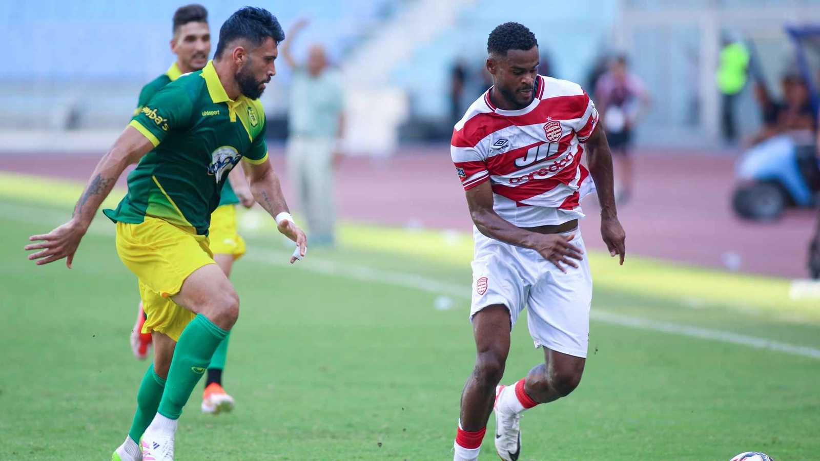 البنزرتي وشواط يشعلان الجدل قبل قمة النجم الساحلي والإفريقي بالدوري التونسي