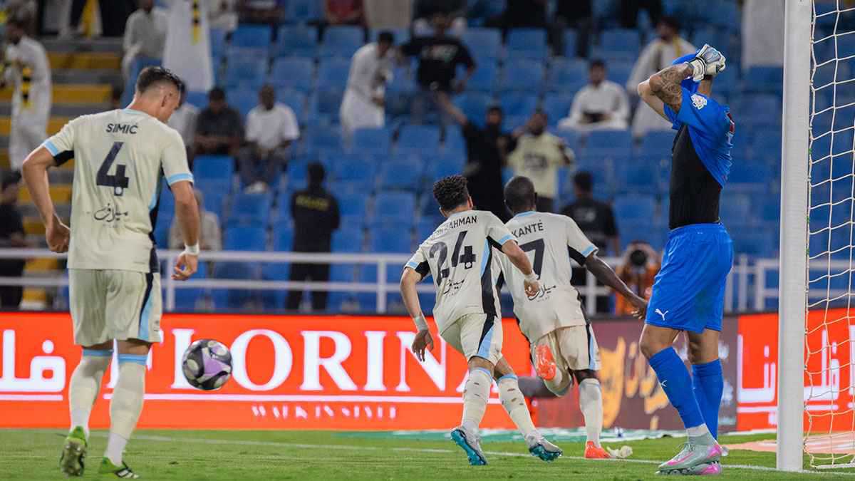 بعد المطالبة بإقالته.. لوران بلان يقدم وعدا لجماهير الاتحاد السعودي