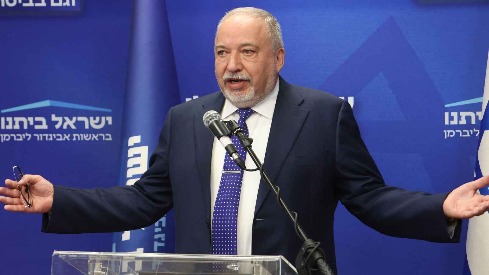 لا يمكننا الانتظار.. ليبرمان يدعو لسحق إيران و"أذرعها"