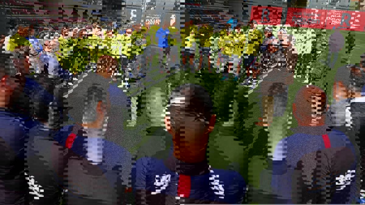 شجار بين لاعبي برشلونة وكيكي سيتين