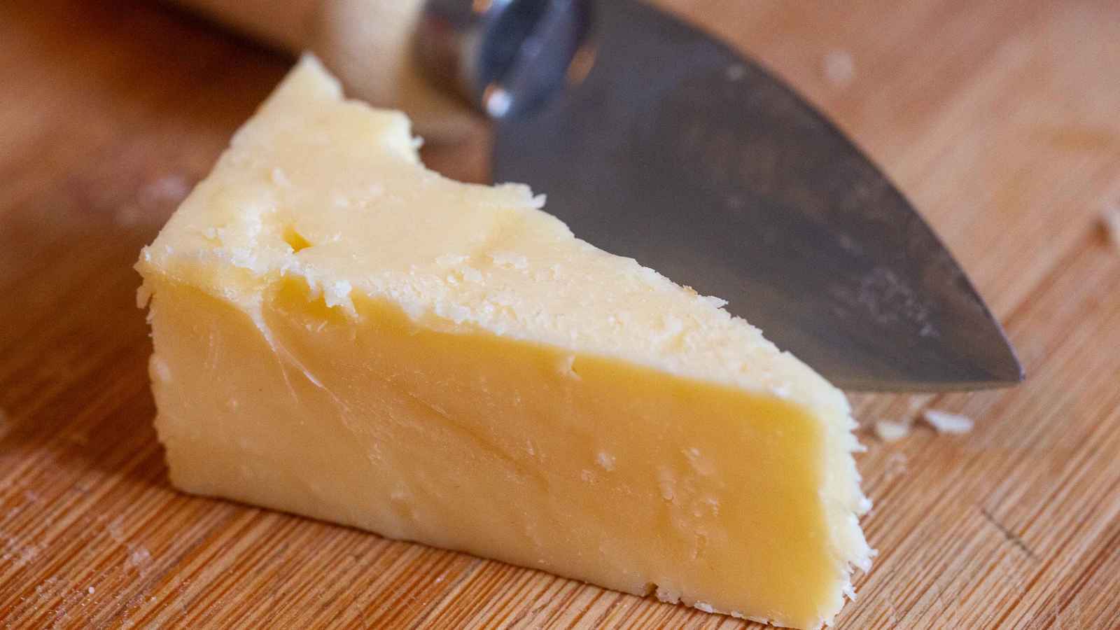 حادثة غريبة.. سرقة 22 طنا من جبنة "الشيدر" في بريطانيا