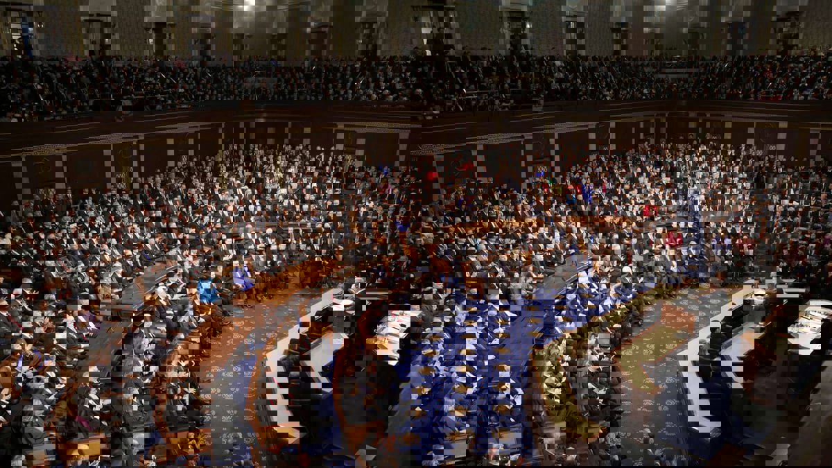 سيناتور أمريكي: مواقف أعضاء الكونغرس متباعدة بشأن استخدام الأسلحة النارية