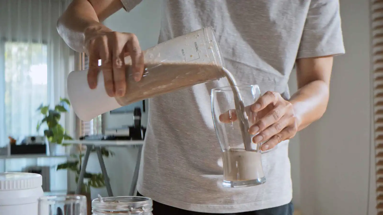 5 مكونات تجنب إضافتها إلى مشروبات البروتين