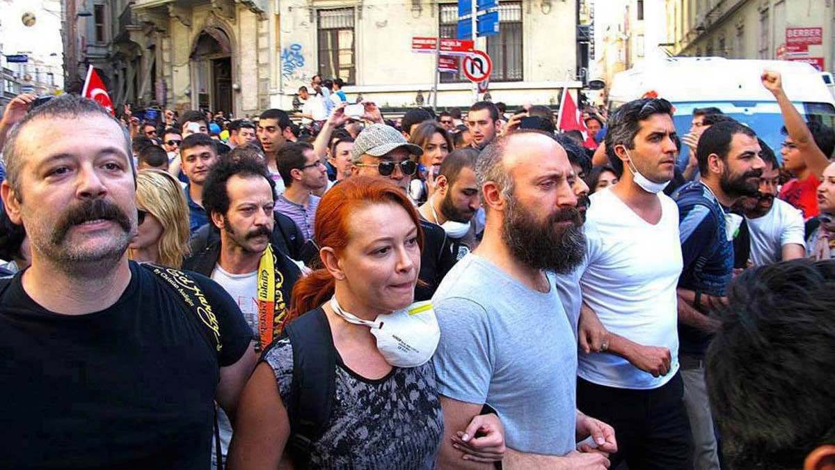 ممثلان تركيان بارزان يواجهان السجن 4 سنوات