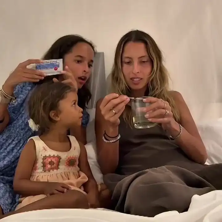 زوجة نجم مانشستر يونايتد السابق حامل