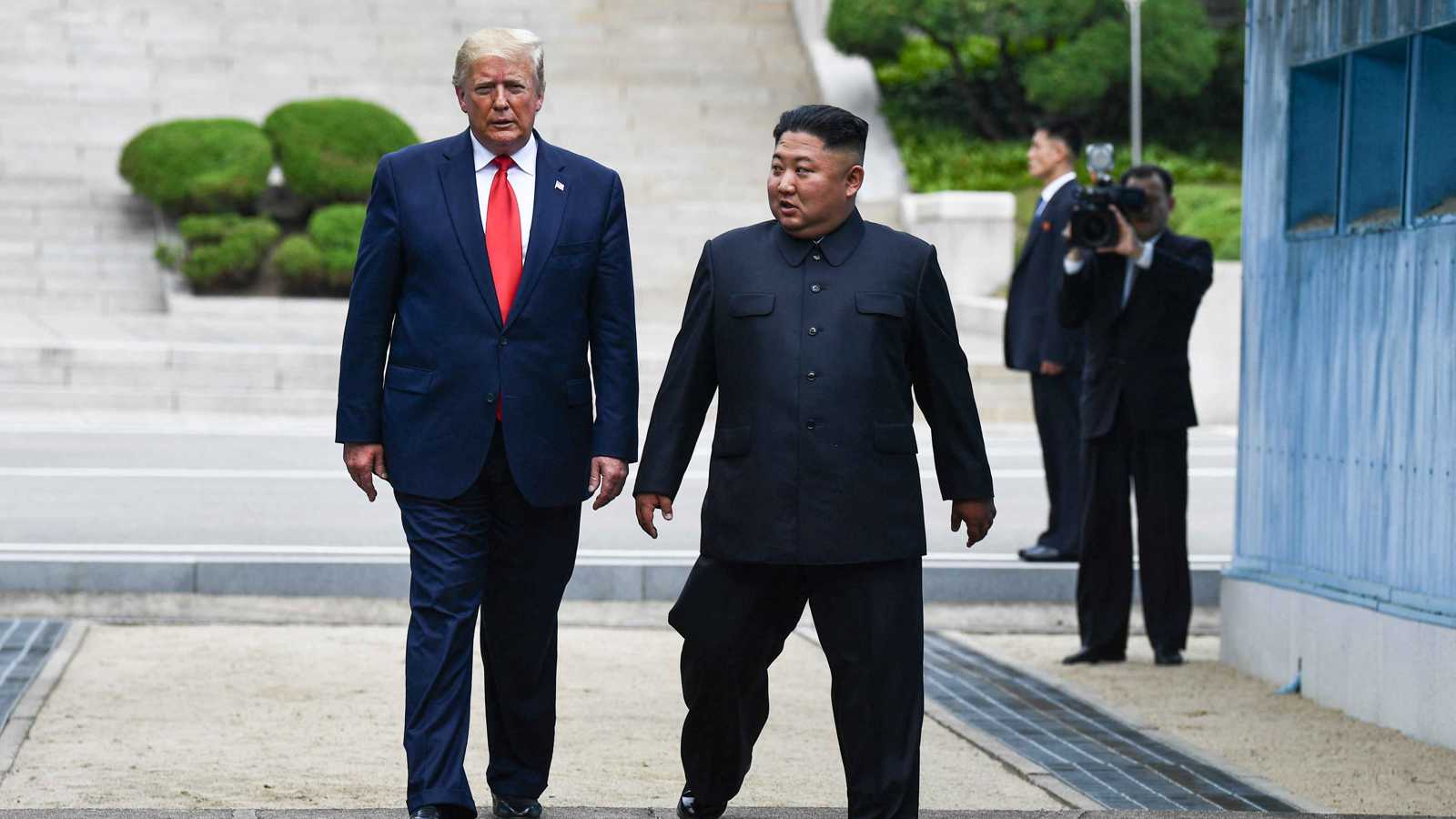 ترامب أوشك على إشعال حرب نووية.. الكوماندوز الأمريكي في المياه الكورية