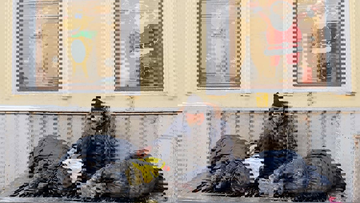 "التايمز": الفقر يحكم قبضته على نصف المواطنين الروس