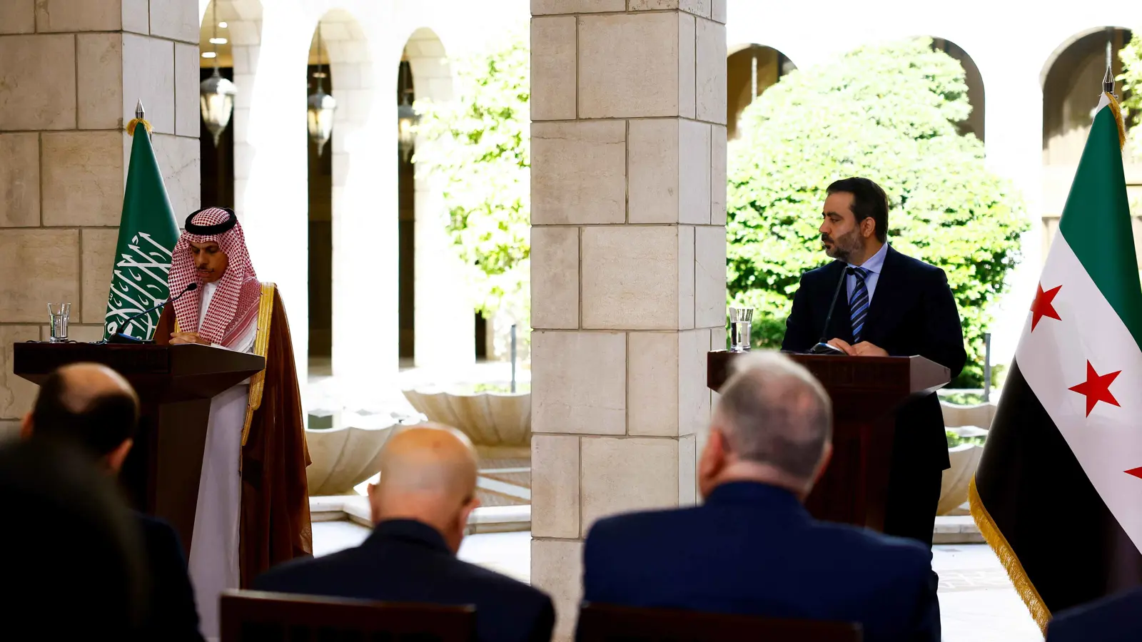 وزير الخارجية السعودي يعلن مزيدا من الدعم المالي لسوريا